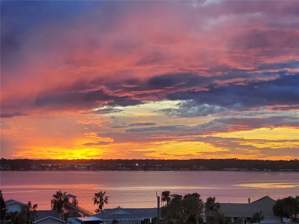 Activo con contrato: $438,500 (3 camas, 2 baños, 2100 Pies cuadrados)