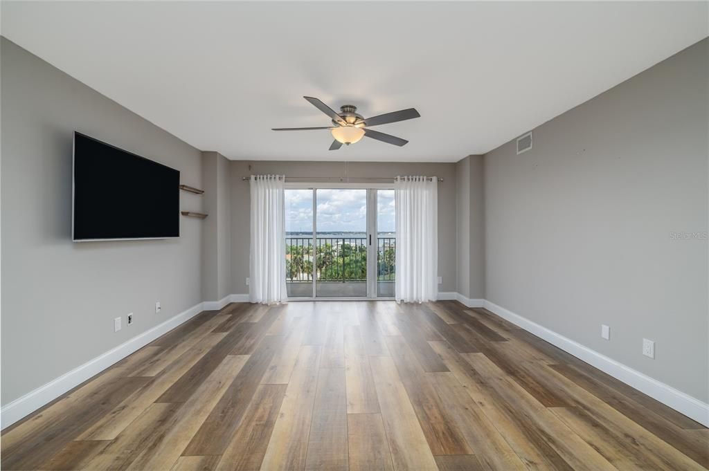 Activo con contrato: $438,500 (3 camas, 2 baños, 2100 Pies cuadrados)