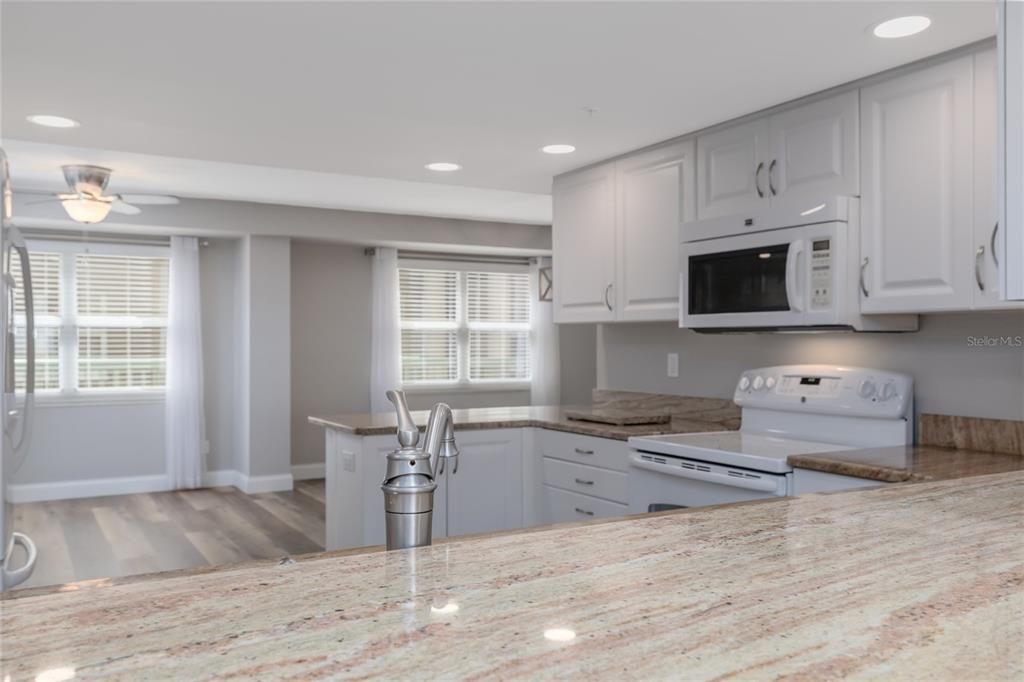 Activo con contrato: $438,500 (3 camas, 2 baños, 2100 Pies cuadrados)