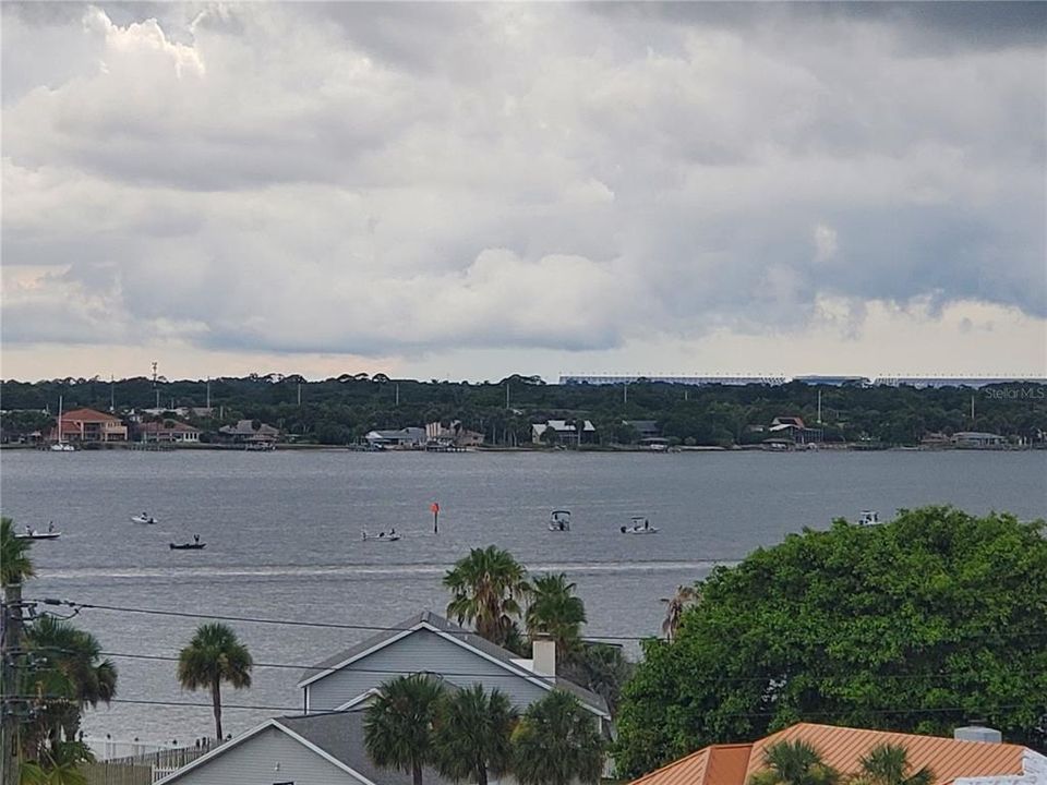 Activo con contrato: $438,500 (3 camas, 2 baños, 2100 Pies cuadrados)