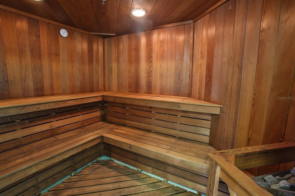 Activo con contrato: $438,500 (3 camas, 2 baños, 2100 Pies cuadrados)