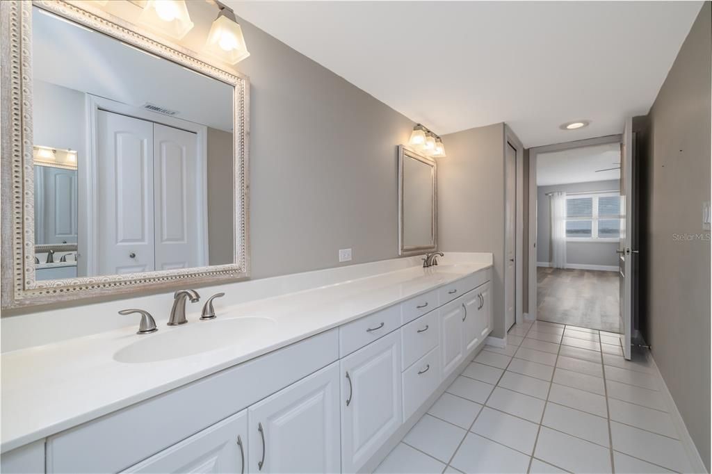 Activo con contrato: $438,500 (3 camas, 2 baños, 2100 Pies cuadrados)