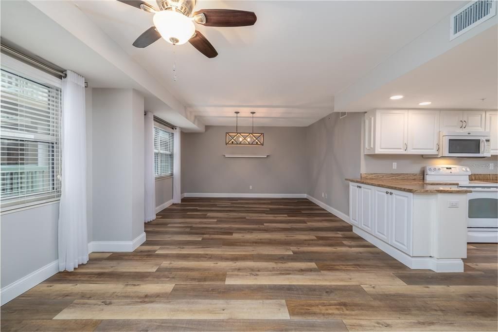 Activo con contrato: $438,500 (3 camas, 2 baños, 2100 Pies cuadrados)