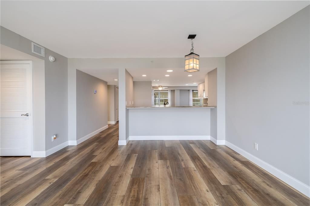 Activo con contrato: $438,500 (3 camas, 2 baños, 2100 Pies cuadrados)