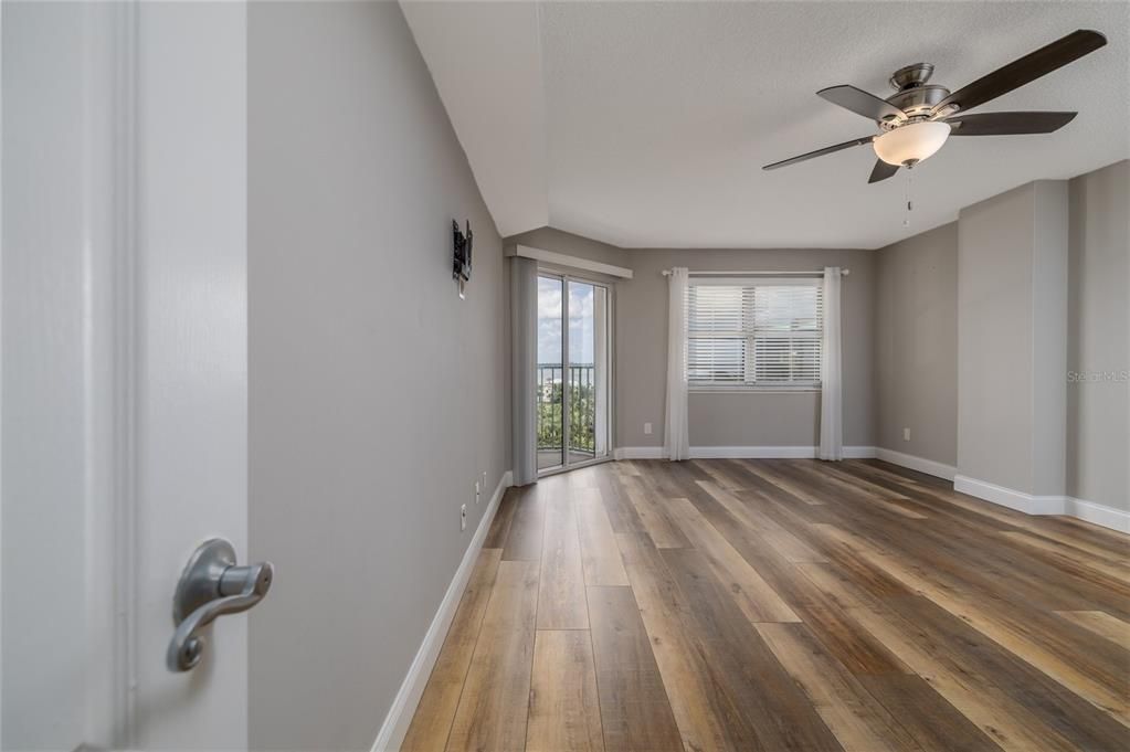 Activo con contrato: $438,500 (3 camas, 2 baños, 2100 Pies cuadrados)