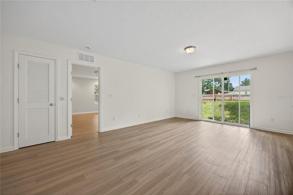 待售: $249,900 (3 贝兹, 2 浴室, 1196 平方英尺)