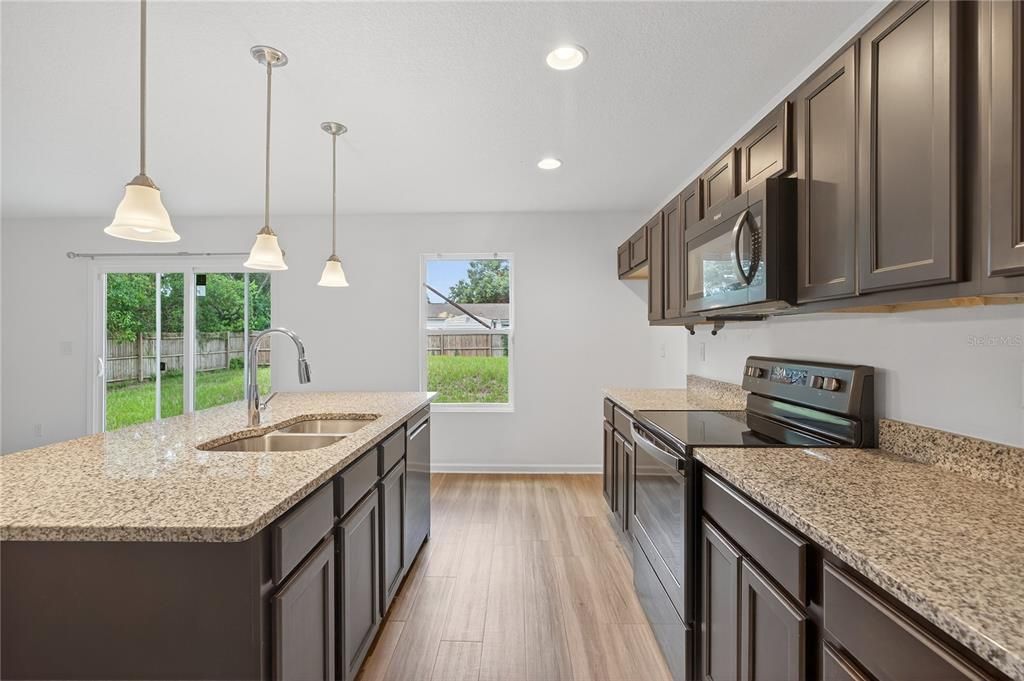 待售: $249,900 (3 贝兹, 2 浴室, 1196 平方英尺)