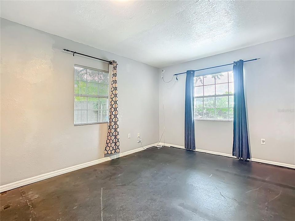 Activo con contrato: $269,900 (4 camas, 2 baños, 1360 Pies cuadrados)