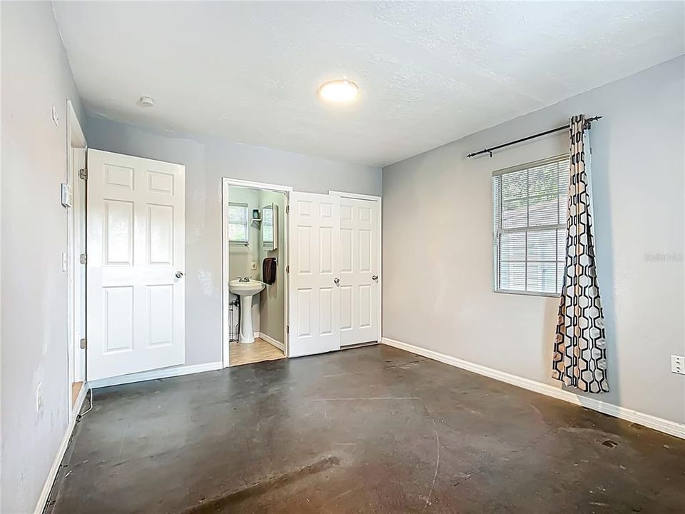 Activo con contrato: $269,900 (4 camas, 2 baños, 1360 Pies cuadrados)