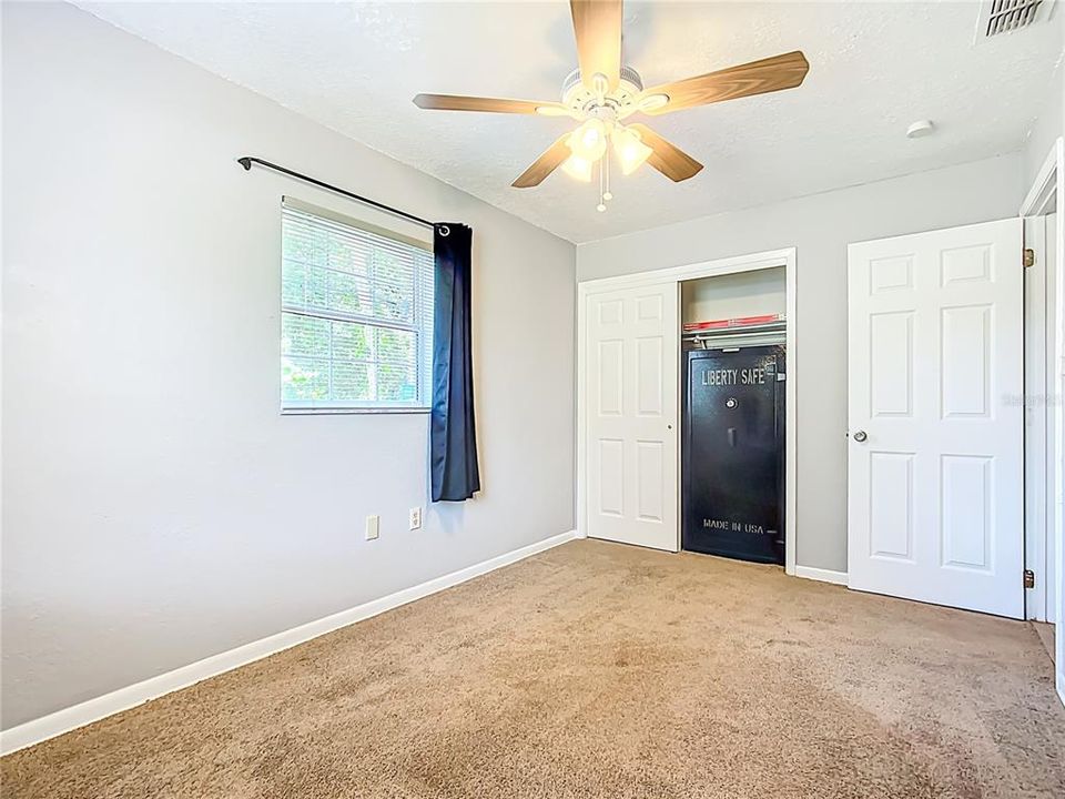 Activo con contrato: $269,900 (4 camas, 2 baños, 1360 Pies cuadrados)