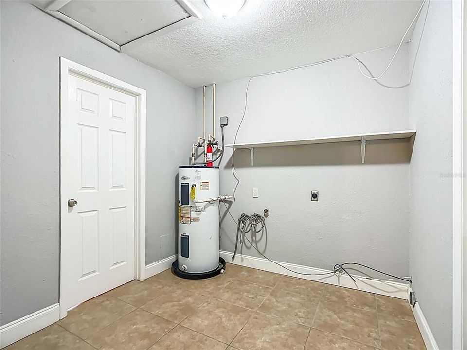 Activo con contrato: $269,900 (4 camas, 2 baños, 1360 Pies cuadrados)