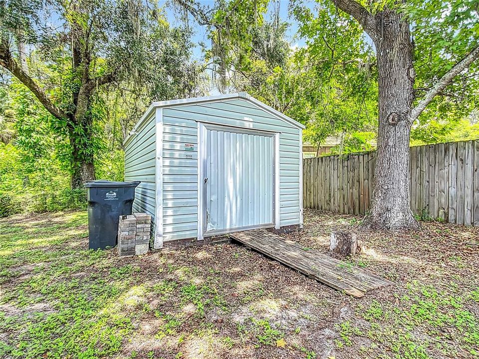 Activo con contrato: $269,900 (4 camas, 2 baños, 1360 Pies cuadrados)