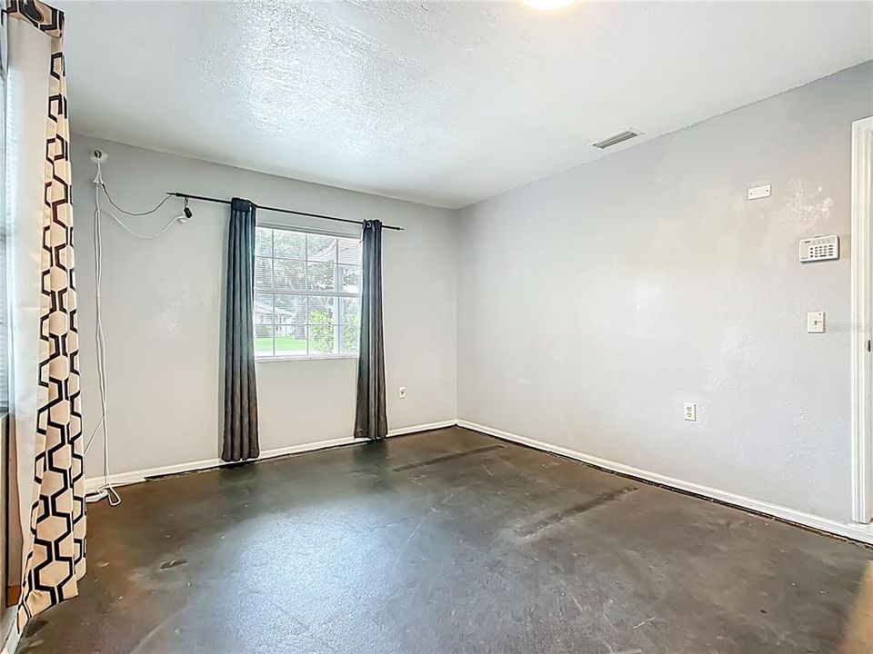 Activo con contrato: $269,900 (4 camas, 2 baños, 1360 Pies cuadrados)