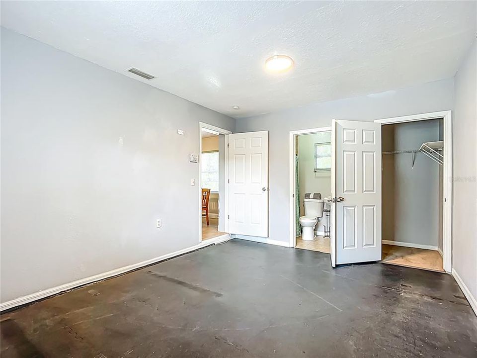 Activo con contrato: $269,900 (4 camas, 2 baños, 1360 Pies cuadrados)