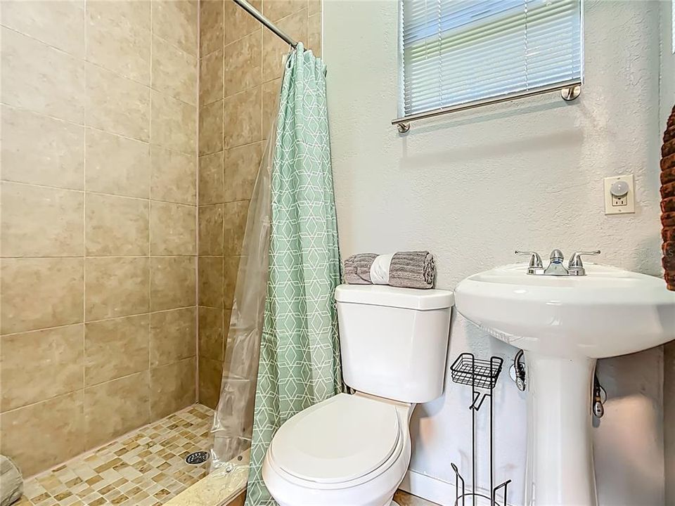 Activo con contrato: $269,900 (4 camas, 2 baños, 1360 Pies cuadrados)