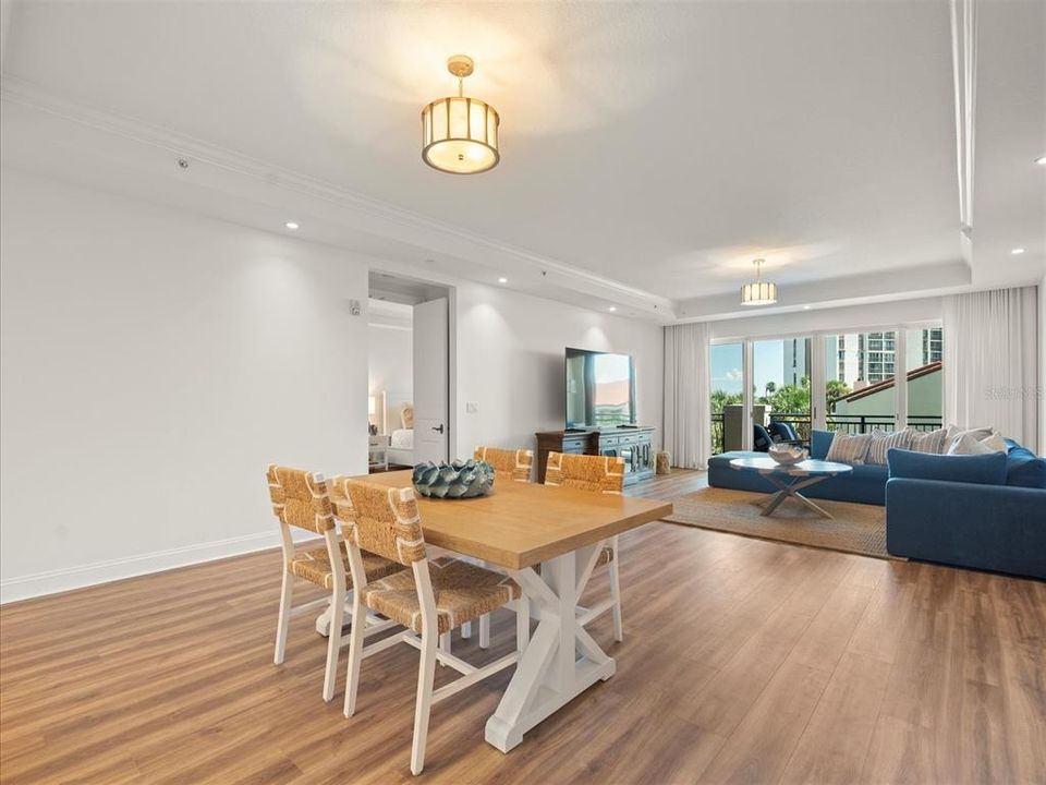 Activo con contrato: $4,500 (3 camas, 3 baños, 2491 Pies cuadrados)