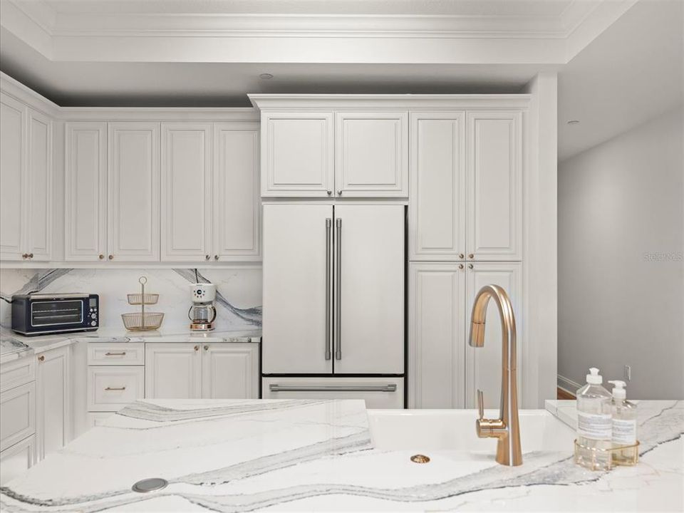 Activo con contrato: $4,500 (3 camas, 3 baños, 2491 Pies cuadrados)