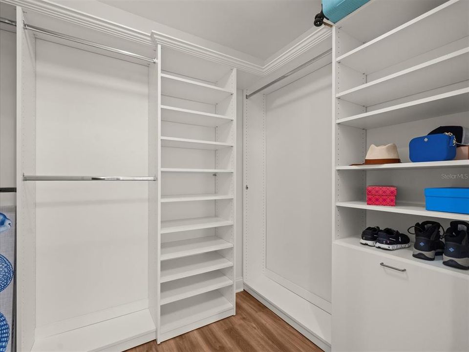 Activo con contrato: $4,500 (3 camas, 3 baños, 2491 Pies cuadrados)