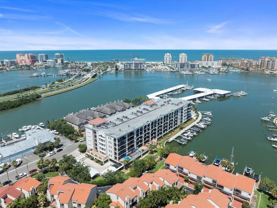 Activo con contrato: $4,500 (3 camas, 3 baños, 2491 Pies cuadrados)