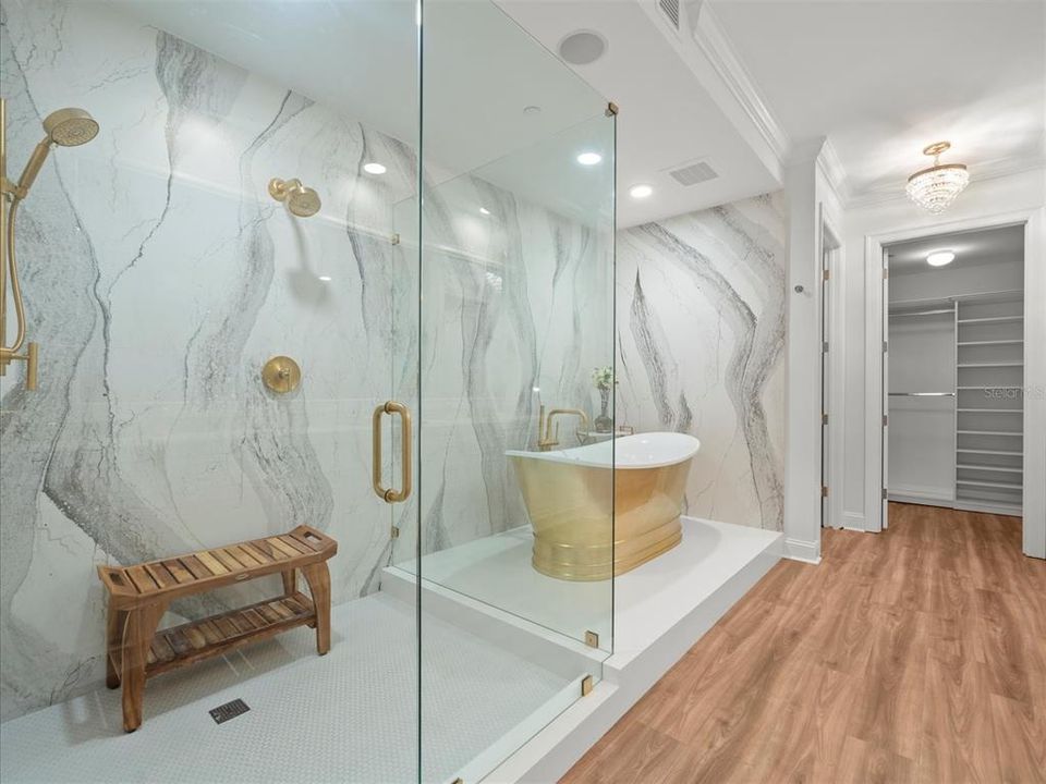 Activo con contrato: $4,500 (3 camas, 3 baños, 2491 Pies cuadrados)