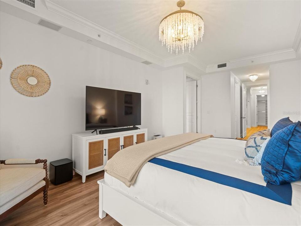 Activo con contrato: $4,500 (3 camas, 3 baños, 2491 Pies cuadrados)