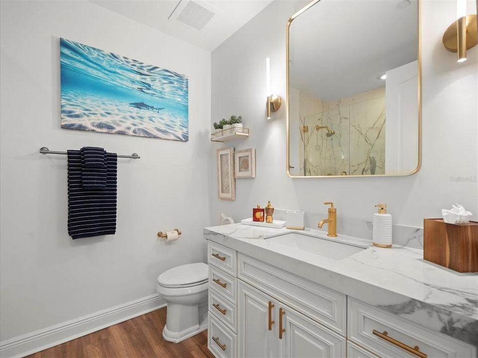 Activo con contrato: $4,500 (3 camas, 3 baños, 2491 Pies cuadrados)