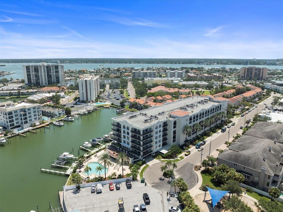 Activo con contrato: $4,500 (3 camas, 3 baños, 2491 Pies cuadrados)