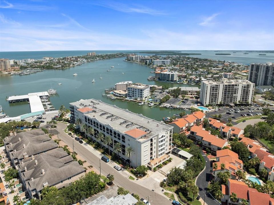 Activo con contrato: $4,500 (3 camas, 3 baños, 2491 Pies cuadrados)