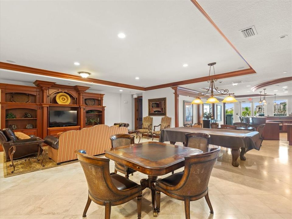 Activo con contrato: $4,500 (3 camas, 3 baños, 2491 Pies cuadrados)