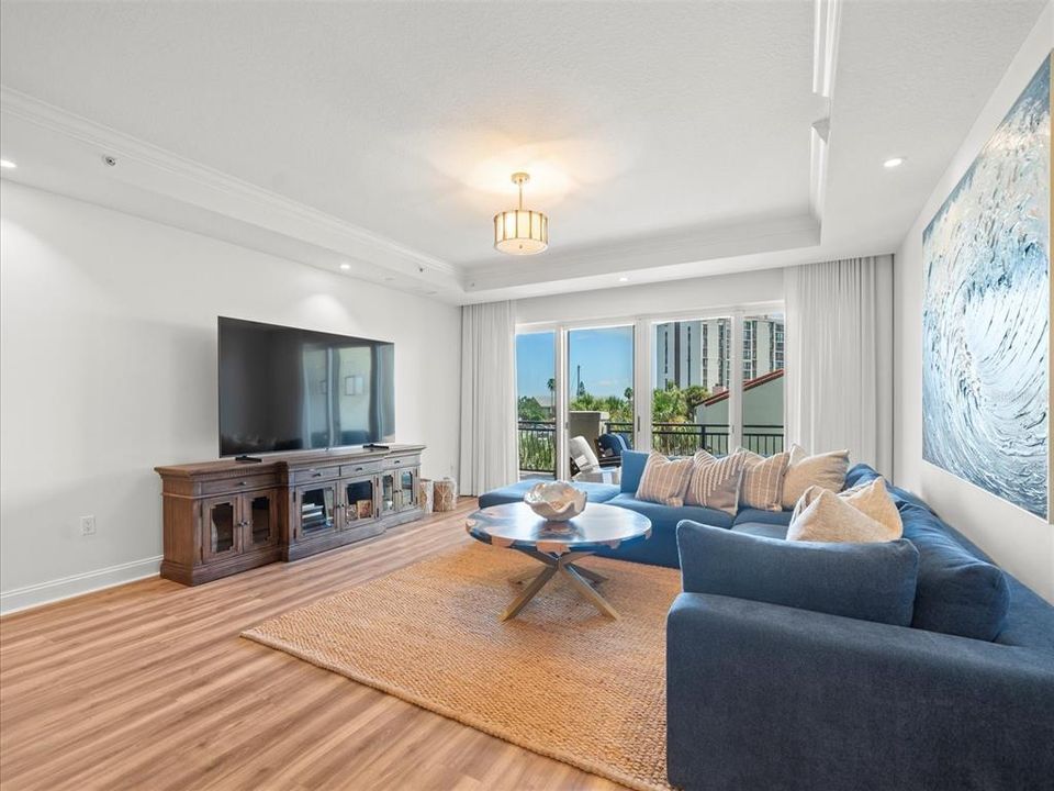 Activo con contrato: $4,500 (3 camas, 3 baños, 2491 Pies cuadrados)