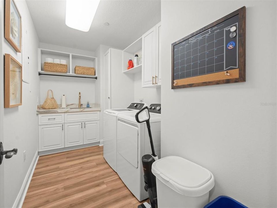 Activo con contrato: $4,500 (3 camas, 3 baños, 2491 Pies cuadrados)