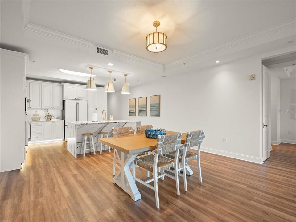 Activo con contrato: $4,500 (3 camas, 3 baños, 2491 Pies cuadrados)