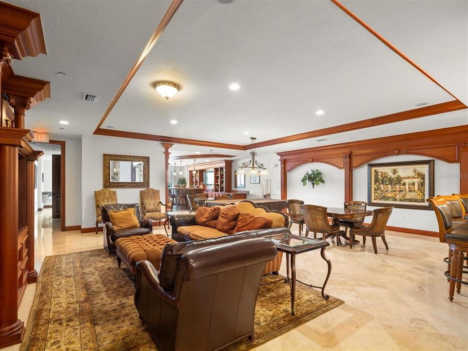 Activo con contrato: $4,500 (3 camas, 3 baños, 2491 Pies cuadrados)