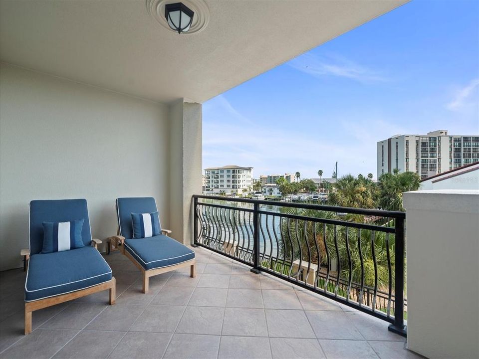 Activo con contrato: $4,500 (3 camas, 3 baños, 2491 Pies cuadrados)