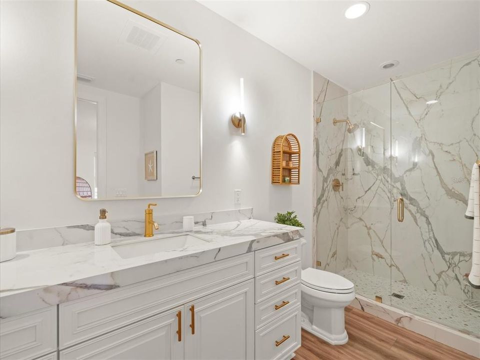 Activo con contrato: $4,500 (3 camas, 3 baños, 2491 Pies cuadrados)