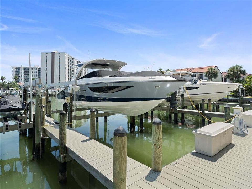 Activo con contrato: $4,500 (3 camas, 3 baños, 2491 Pies cuadrados)