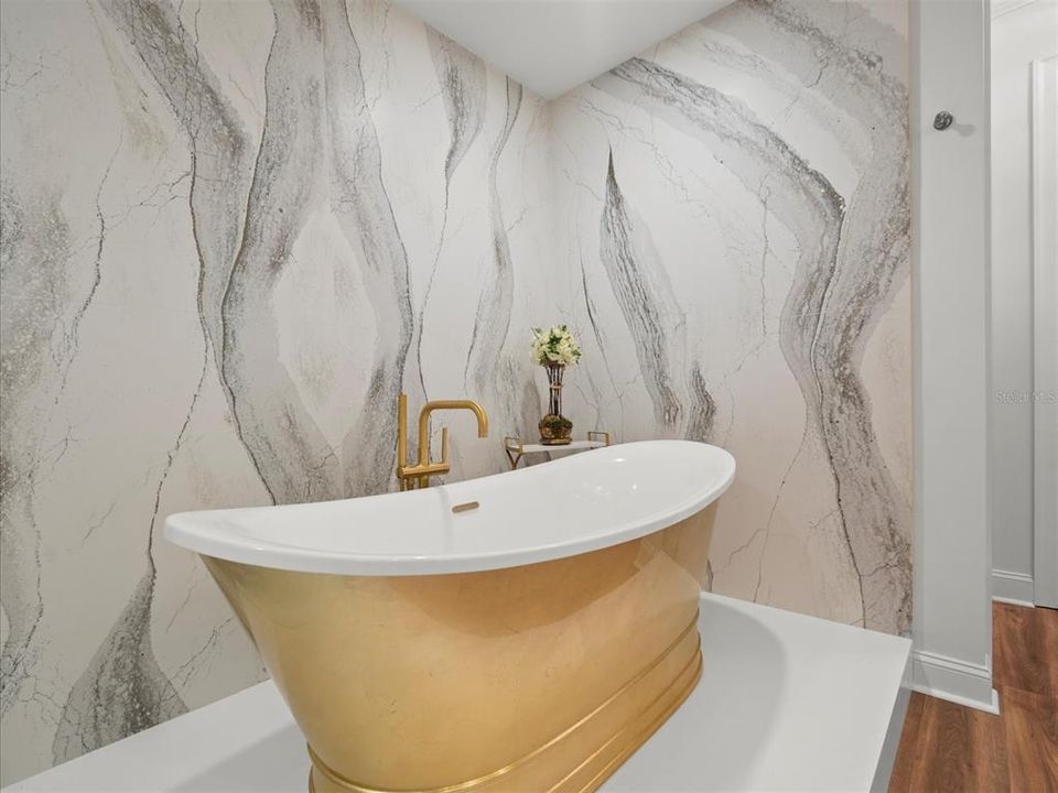 Activo con contrato: $4,500 (3 camas, 3 baños, 2491 Pies cuadrados)