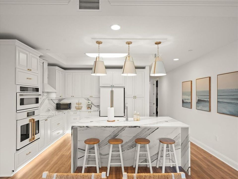 Activo con contrato: $4,500 (3 camas, 3 baños, 2491 Pies cuadrados)