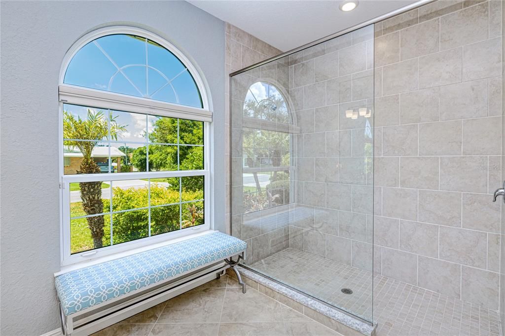 На продажу: $715,000 (3 спален, 2 ванн, 2024 Квадратных фут)