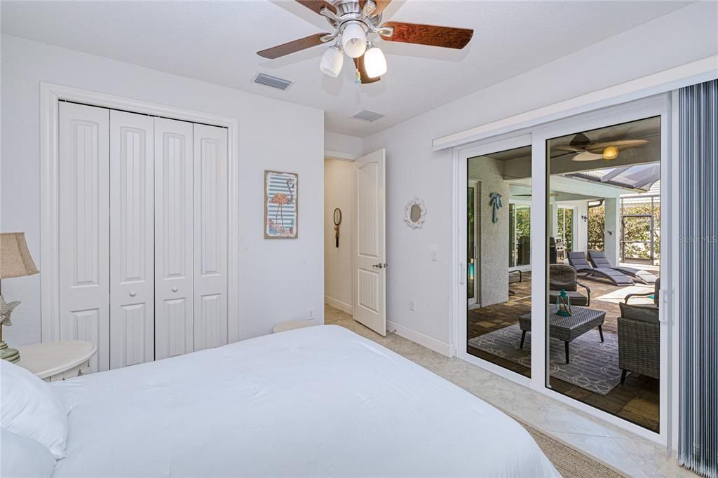 На продажу: $715,000 (3 спален, 2 ванн, 2024 Квадратных фут)