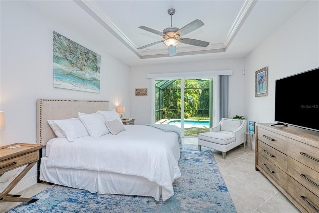 На продажу: $715,000 (3 спален, 2 ванн, 2024 Квадратных фут)