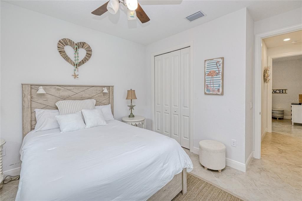 На продажу: $715,000 (3 спален, 2 ванн, 2024 Квадратных фут)