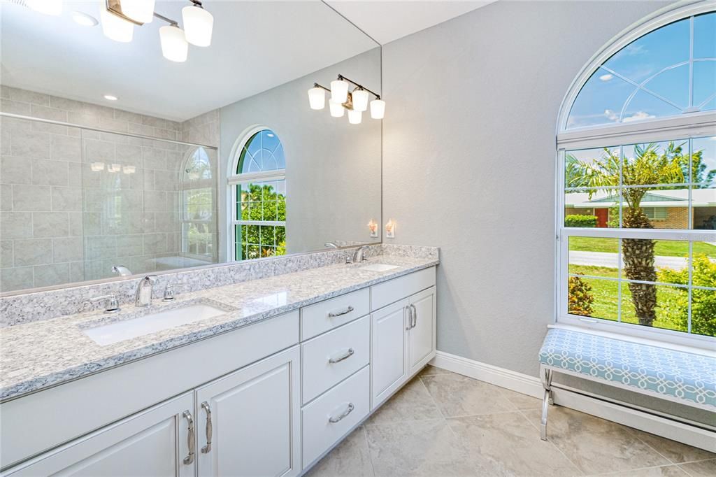 На продажу: $715,000 (3 спален, 2 ванн, 2024 Квадратных фут)