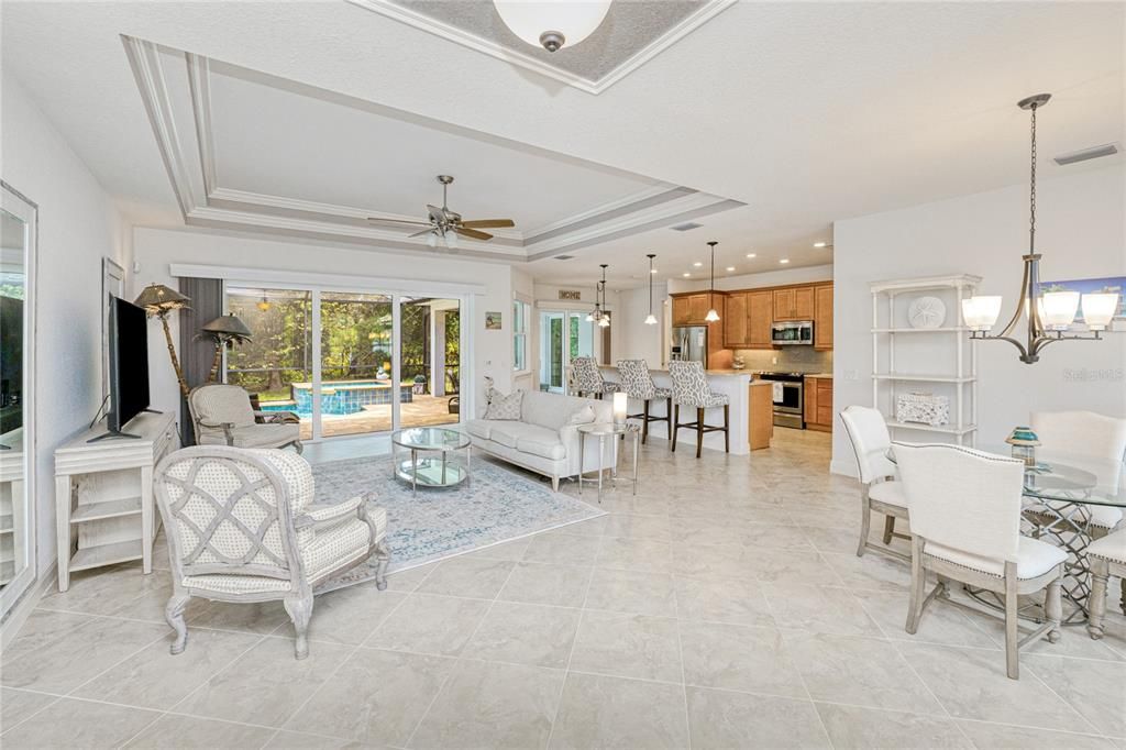 На продажу: $715,000 (3 спален, 2 ванн, 2024 Квадратных фут)