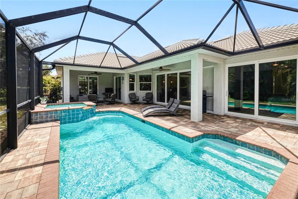 На продажу: $715,000 (3 спален, 2 ванн, 2024 Квадратных фут)