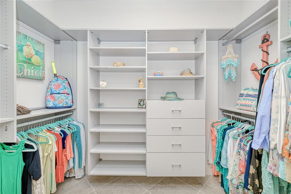 На продажу: $715,000 (3 спален, 2 ванн, 2024 Квадратных фут)