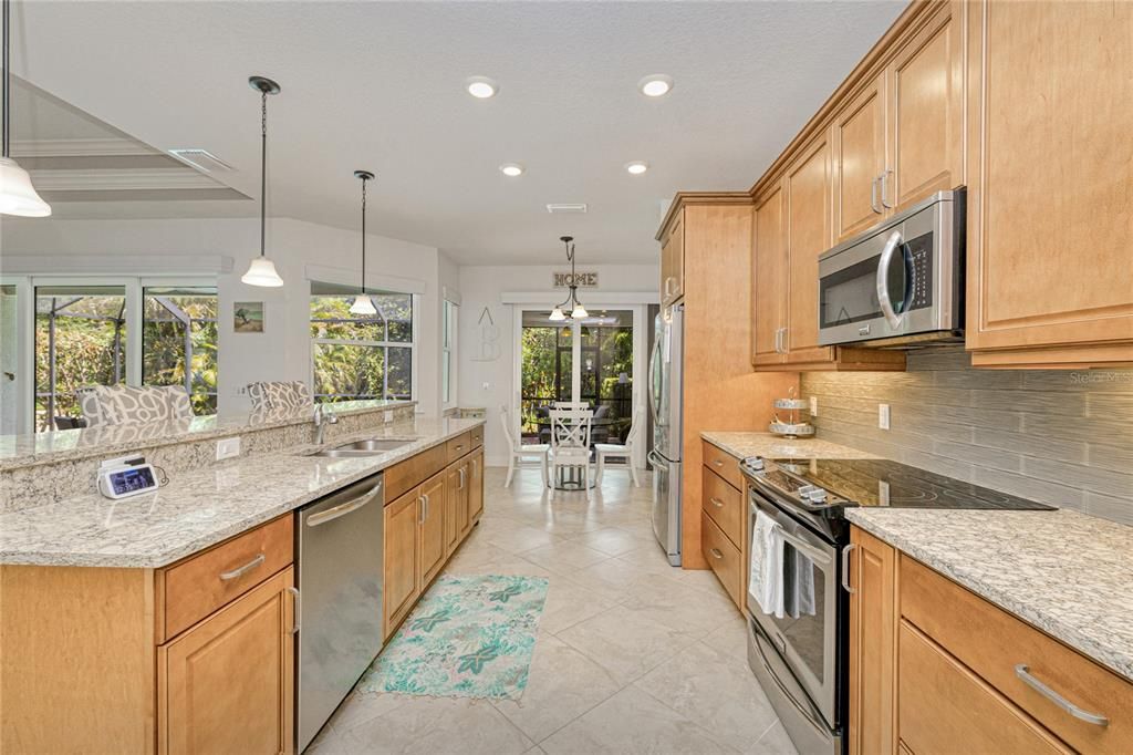 На продажу: $715,000 (3 спален, 2 ванн, 2024 Квадратных фут)