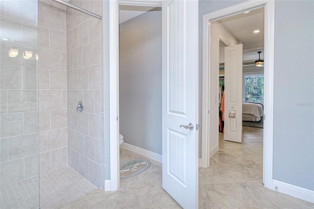 На продажу: $715,000 (3 спален, 2 ванн, 2024 Квадратных фут)