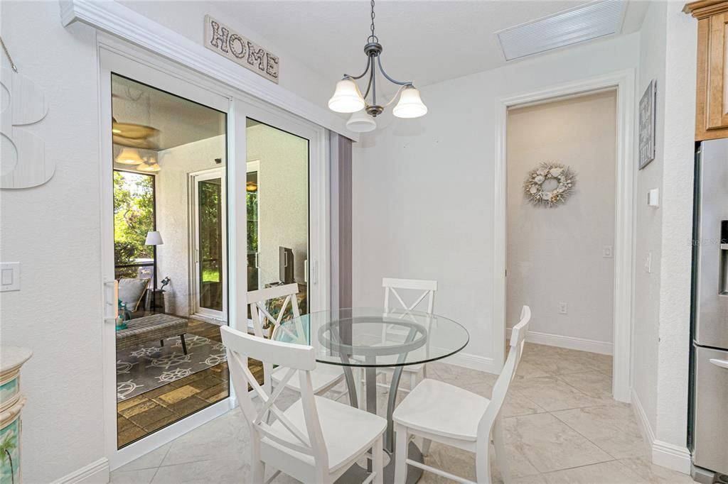 На продажу: $715,000 (3 спален, 2 ванн, 2024 Квадратных фут)