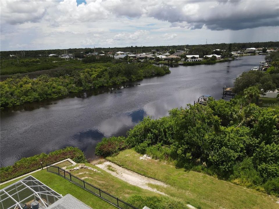 На продажу: $715,000 (3 спален, 2 ванн, 2024 Квадратных фут)